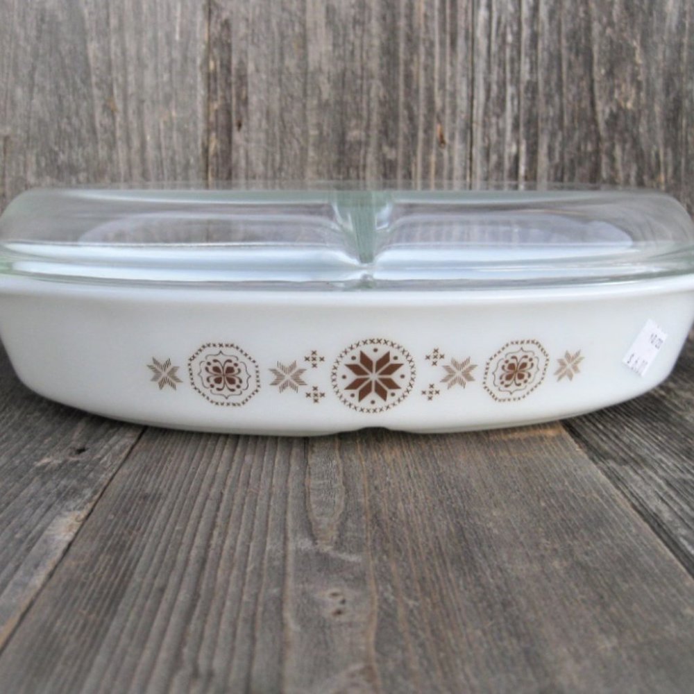 Pyrex Town & Country Brown Snowflake Divided Casserole Dish With Lid 1 1/2 Qt